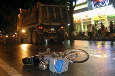 Hà Nội: “Hung thần” xe ben lại gây tai nạn chết người