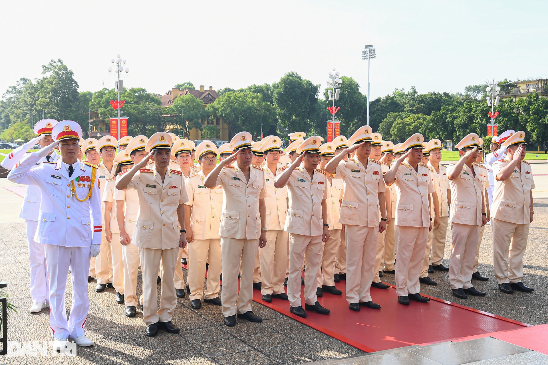 Lãnh đạo Đảng, Nhà nước dâng hương tưởng niệm các anh hùng liệt sĩ - 9 Lãnh đạo Đảng, Nhà nước dâng hương tưởng niệm các anh hùng liệt sĩ - 9