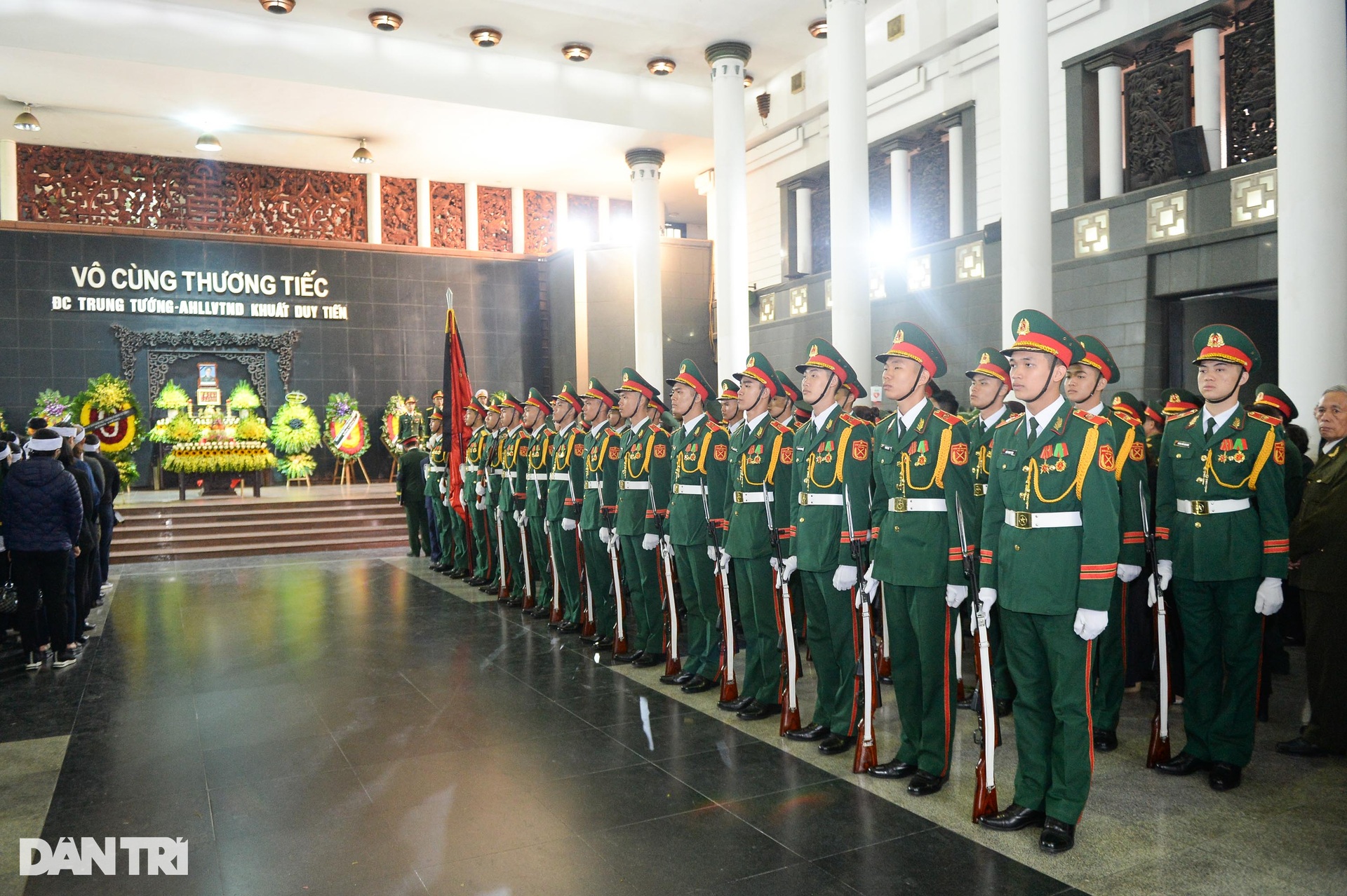 Lễ tang Trung tướng, Anh hùng lực lượng vũ trang Khuất Duy Tiến - 2 Lễ tang Trung tướng, Anh hùng lực lượng vũ trang Khuất Duy Tiến - 2