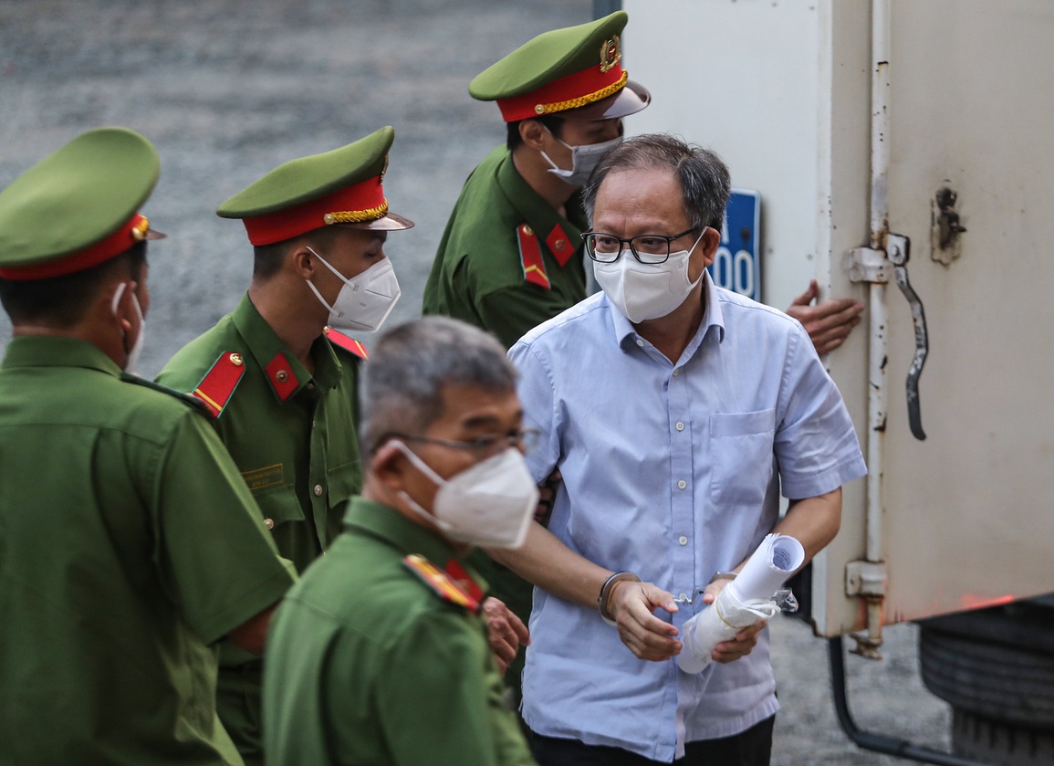 Ông Tất Thành Cang giới thiệu Công ty Nguyễn Kim tham gia vào SADECO? - 2 Ông Tất Thành Cang giới thiệu Công ty Nguyễn Kim tham gia vào SADECO? - 2