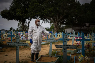 Phép màu vắc xin kéo Brazil dần thoát "vũng lầy" Covid-19