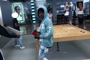 Cảnh sát vào cuộc điều tra sau hàng loạt vụ cướp Apple Store táo bạo