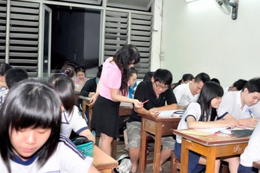 Hoãn thu hồi các quyết định vụ cô giáo chuyển giới