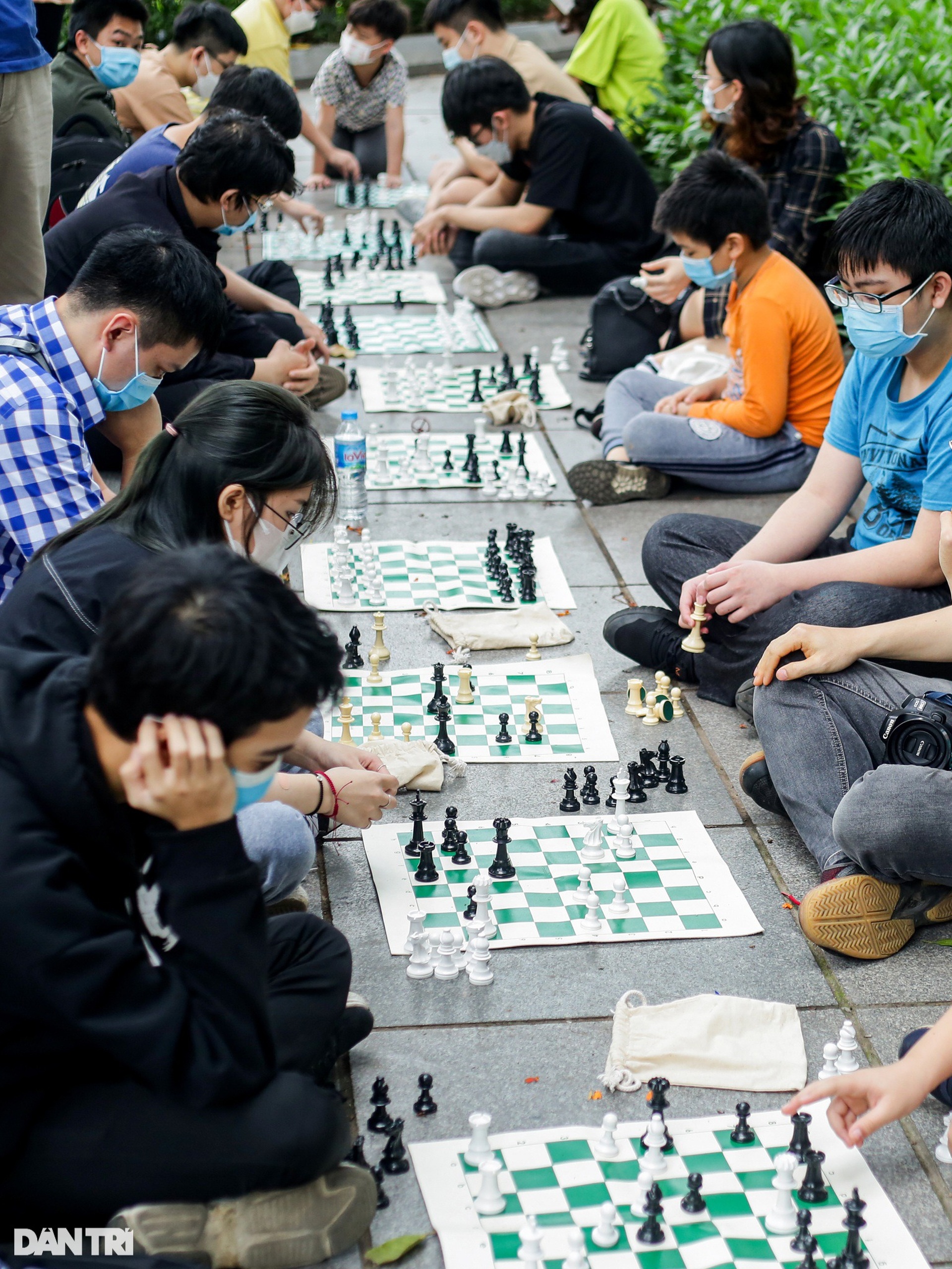 Phố đi bộ quanh hồ Gươm đông vui, thanh bình như chưa từng có dịch Covid-19 - 5 Phố đi bộ quanh hồ Gươm đông vui, thanh bình như chưa từng có dịch Covid-19 - 5