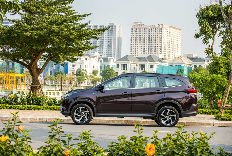 Đánh giá Toyota Rush: Xe SUV đa dụng dành cho gia đình - 1 Đánh giá Toyota Rush: Xe SUV đa dụng dành cho gia đình - 1