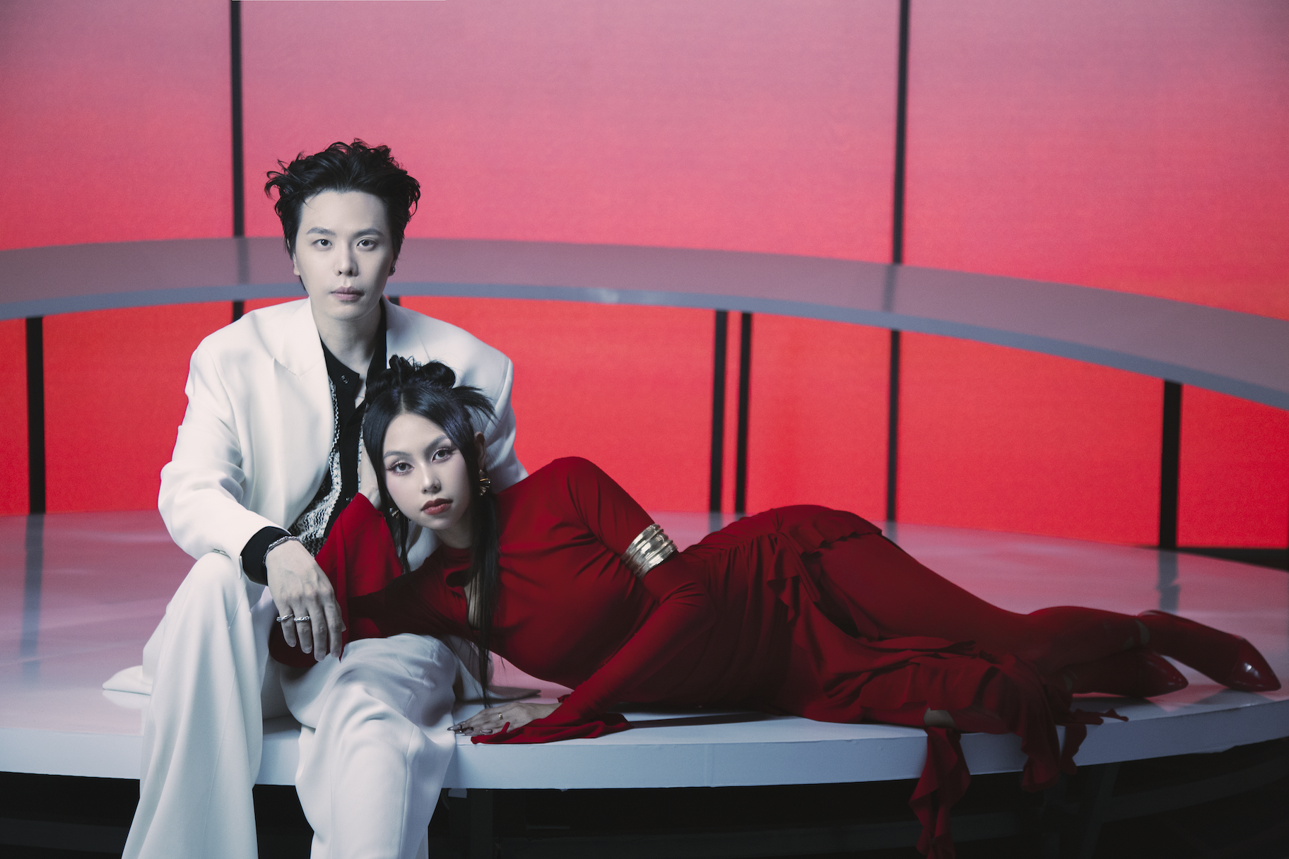 Ο Τριν Τανγκ Μπιν αποκάλυψε τη σχέση του με τη δεύτερη θέση, Λαμ Κιέου Αν - 1 Trịnh Thăng Bình hé lộ mối quan hệ với Á hậu Lâm Kiều Anh - 1