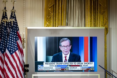 Mâu thuẫn với ông Trump, Fox News đối mặt cuộc khủng hoảng khán giả