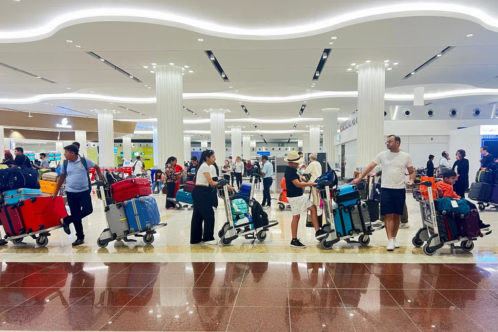 Sân bay Dubai chật vật nối lại các chuyến bay sau trận lụt lịch sử - 1 Sân bay Dubai chật vật nối lại các chuyến bay sau trận lụt lịch sử - 1