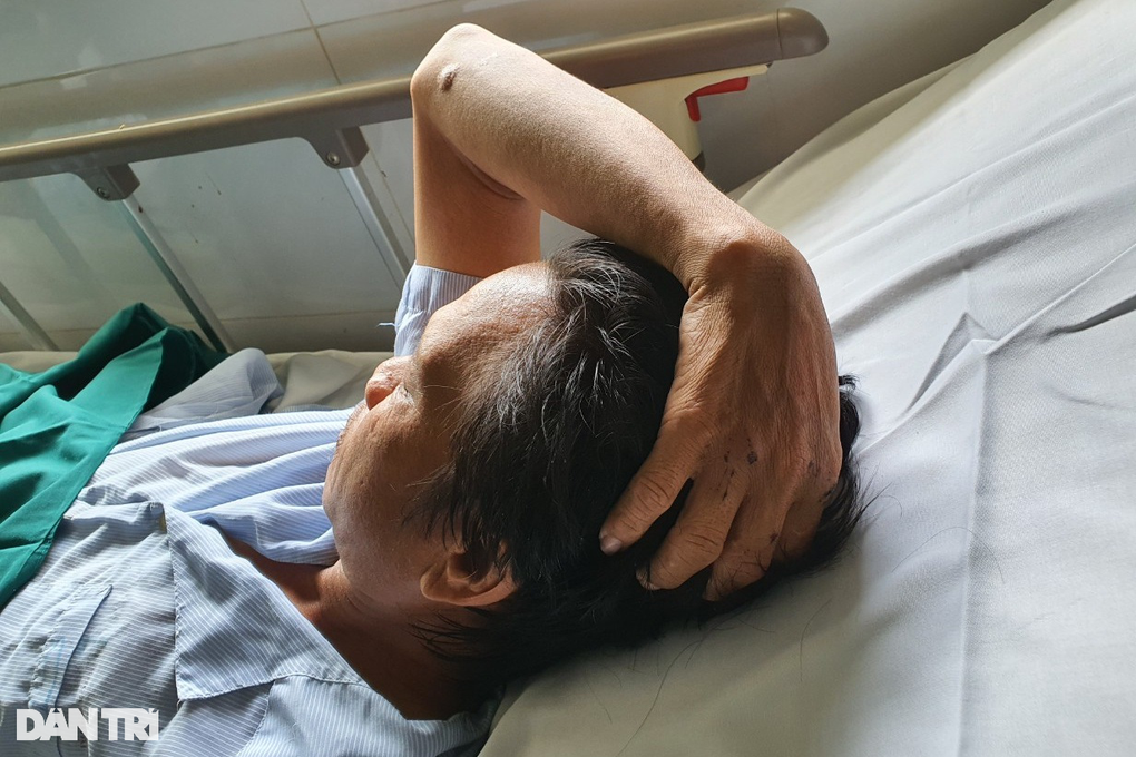 Chồng thợ hồ rơi từ tầng 3 nguy kịch, vợ nghèo nghẹn ngào cầu xin giúp đỡ - 3 Chồng thợ hồ rơi từ tầng 3 nguy kịch, vợ nghèo nghẹn ngào cầu xin giúp đỡ - 3