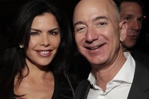 Tỷ phú Amazon “bẽ mặt” vì tình nhân khoe khoang làm lộ tin nhắn mùi mẫn