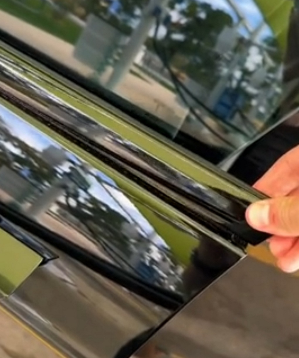 Khách hàng phẫn nộ vì xe Tesla giá 140.000 USD vừa mua đã bong tróc - 2 Khách hàng phẫn nộ vì xe Tesla giá 140.000 USD vừa mua đã bong tróc - 2