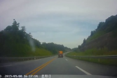 Xe container đi ngược chiều