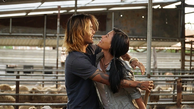 Cát Đỏ: Kịch bản hay ho nhưng mạch phim vỡ vụn hay do lên sóng nhầm thời? - Ảnh 5. Cát Đỏ: Kịch bản hay ho nhưng mạch phim vỡ vụn hay do lên sóng nhầm thời? - Ảnh 5.