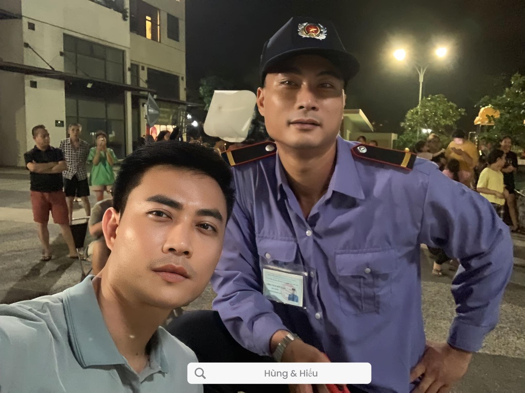 Doãn Quốc Đam mặc áo ướt đẫm mồ hôi giữa thời tiết Hà Nội - 7 Doãn Quốc Đam mặc áo ướt đẫm mồ hôi giữa thời tiết Hà Nội - 7