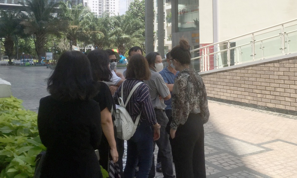 ong an kiem tra lai hien truong vu tien si bui quang tin roi lau tu vong 3.jpg cong an kiem tra lai hien truong vu tien si bui quang tin roi lau tu vong 3.jpg