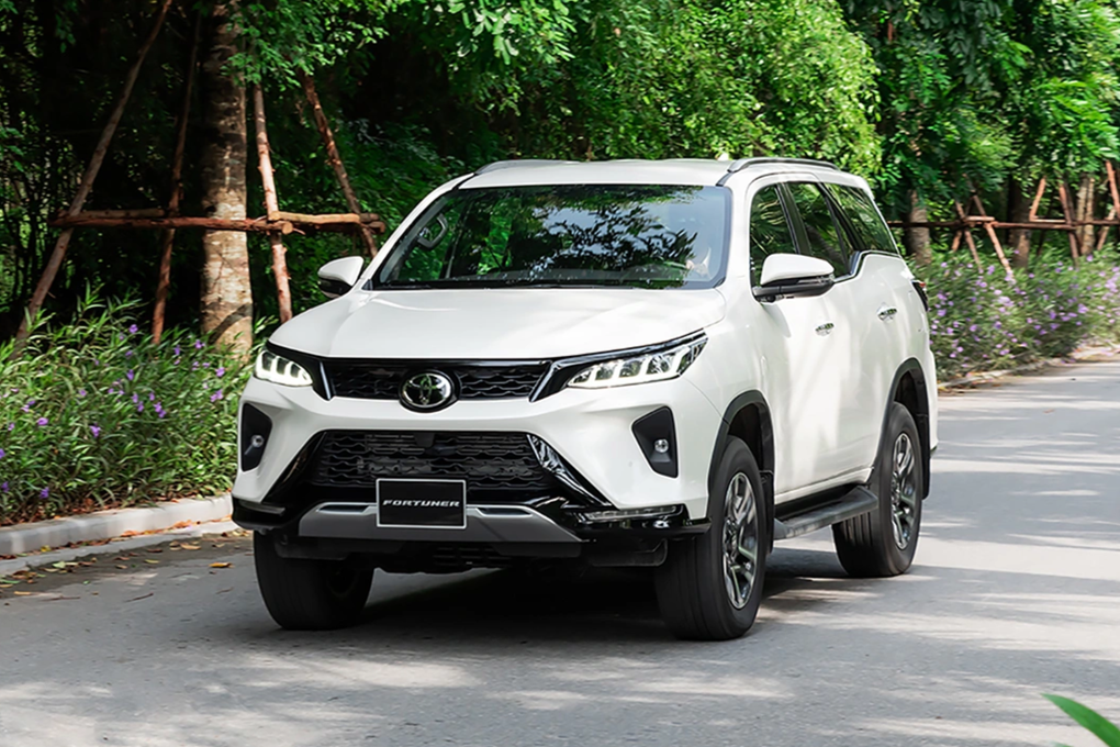 Toyota Fortuner 2023 ra mắt tại Đông Nam Á, thêm trang bị và mạnh hơn - 9 Toyota Fortuner 2023 ra mắt tại Đông Nam Á, thêm trang bị và mạnh hơn - 9