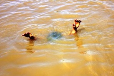 Đuối sức khi cứu em, anh trai cũng tử nạn thương tâm