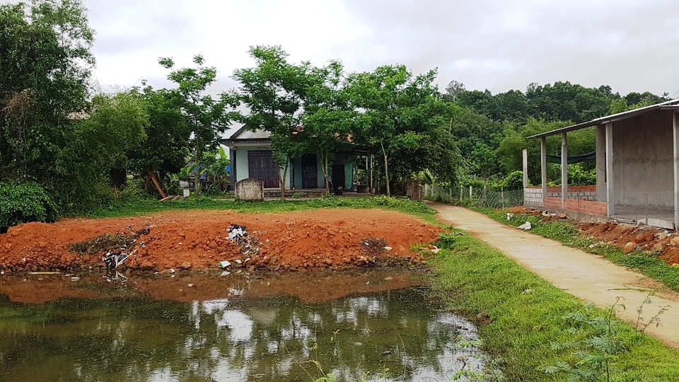 Người dân xây nhà trái phép trên đất thủy sản được chính quyền “tiếp tay”? - 8 Người dân xây nhà trái phép trên đất thủy sản được chính quyền “tiếp tay”? - 8