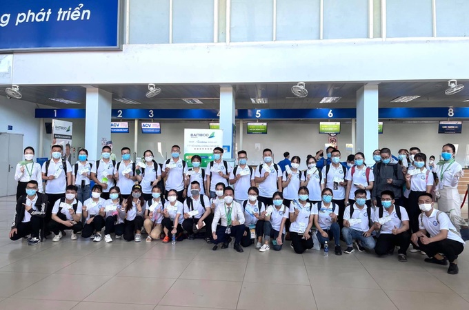 Bamboo Airways điều chuyên cơ đưa đoàn y bác sĩ ĐH Y Dược Huế tiếp viện Đồng Nai chống dịch   - Ảnh 1.