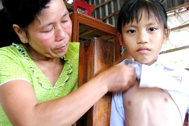 Thương bé lớp 3 mỗi ngày không có thuốc là chết