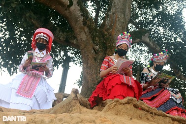 Học sinh biên giới háo hức ngày hội "Mở cuốn sách - Mở tương lai"