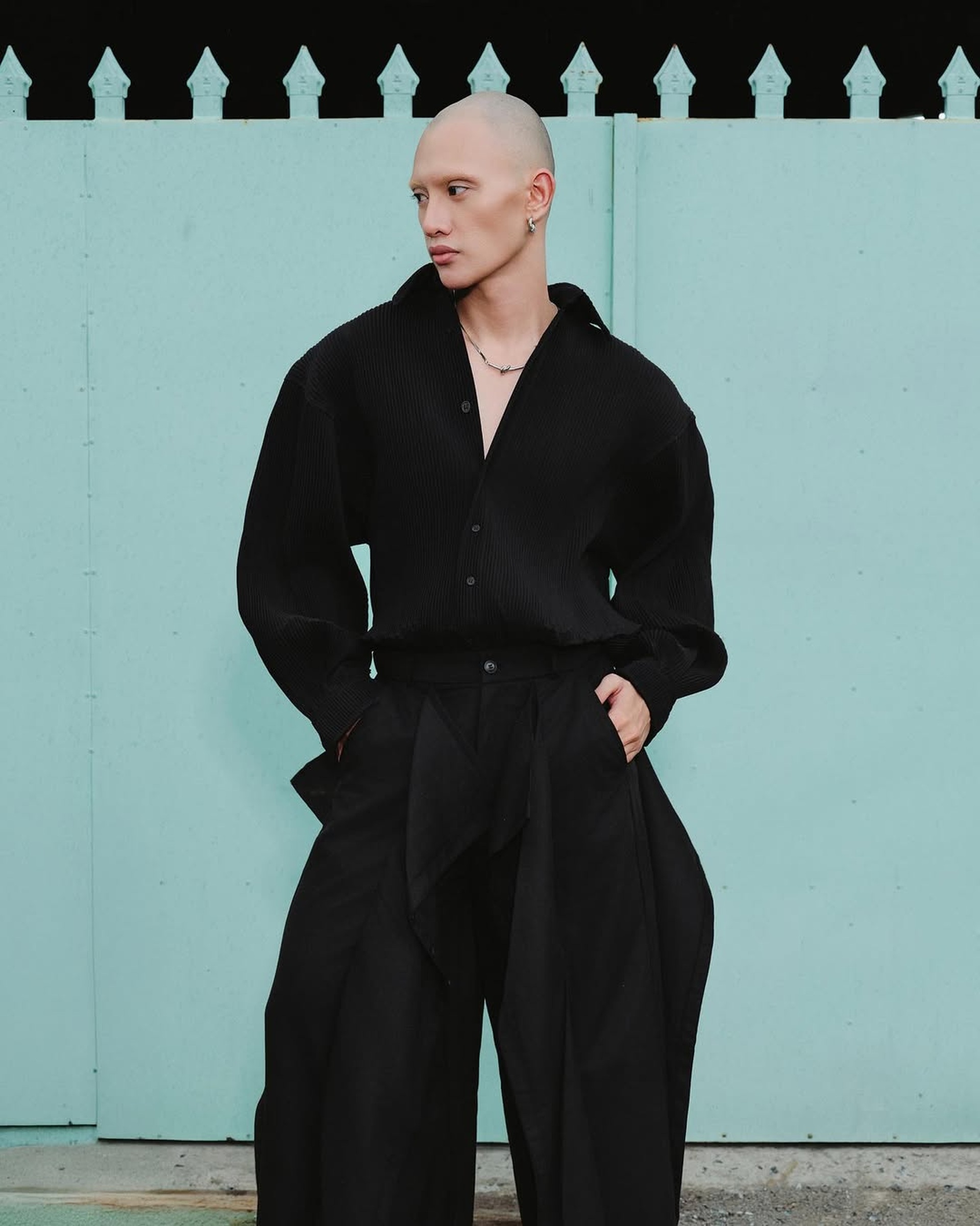 “Yêu nữ thích hàng hiệu” 76 tuổi diện áo của thương hiệu Việt đóng phim - 6 “Yêu nữ thích hàng hiệu” 76 tuổi diện áo của thương hiệu Việt đóng phim - 6