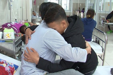 Tranh cãi quanh việc học sinh đâm thầy giáo trọng thương được tha thứ