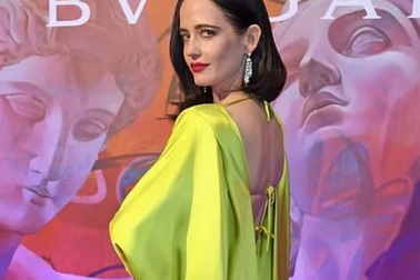 Vẻ yêu kiều của cựu Bond girl Eva Green