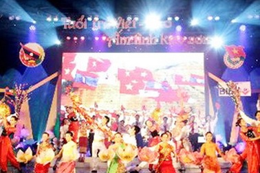 Quyết tâm vun đắp tình đoàn kết đặc biệt Việt-Lào