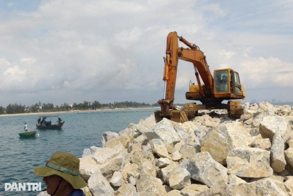 Xây dựng tuyến đê ngầm dài hơn 1,5km dọc bờ biển từng đẹp nhất châu Á - 4