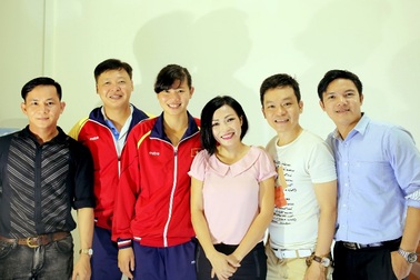 Ánh Viên lần đầu khoe giọng hát cùng 100 nghệ sĩ