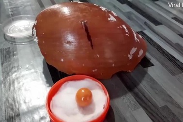 Ăn ốc luộc, người đàn ông "vớ" cả gia tài vì cắn trúng "kho báu" 8 tỷ đồng