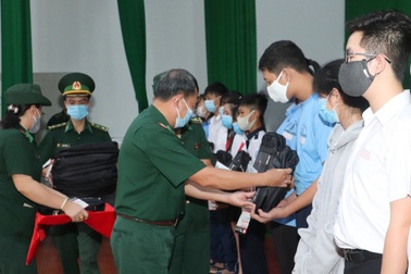 Khen thưởng 202 học sinh có thành tích xuất sắc năm học 2020-2021