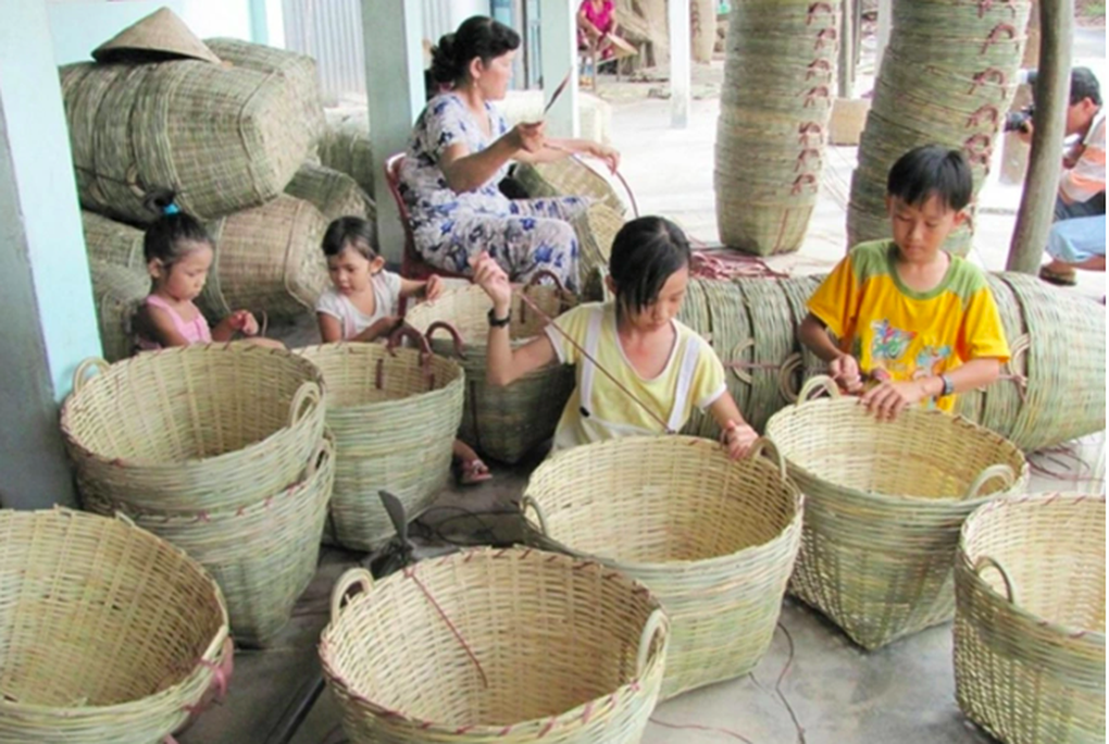 Xưởng may sử dụng trẻ em làm việc ban đêm, sao chính quyền không biết? - 2 Xưởng may sử dụng trẻ em làm việc ban đêm, sao chính quyền không biết? - 2