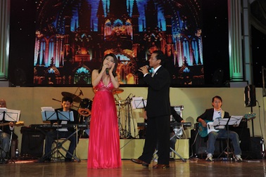 Chế Linh khiến khán giả Đà Nẵng rơi lệ