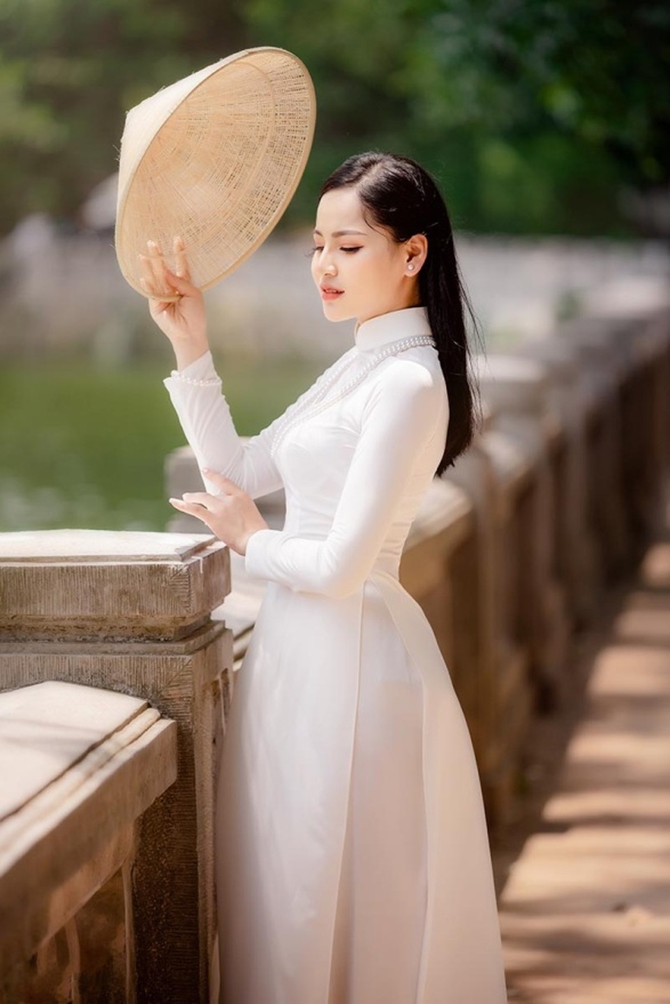 9X trường nghệ thuật khoe nét duyên dáng trong tà áo dài trắng - 2