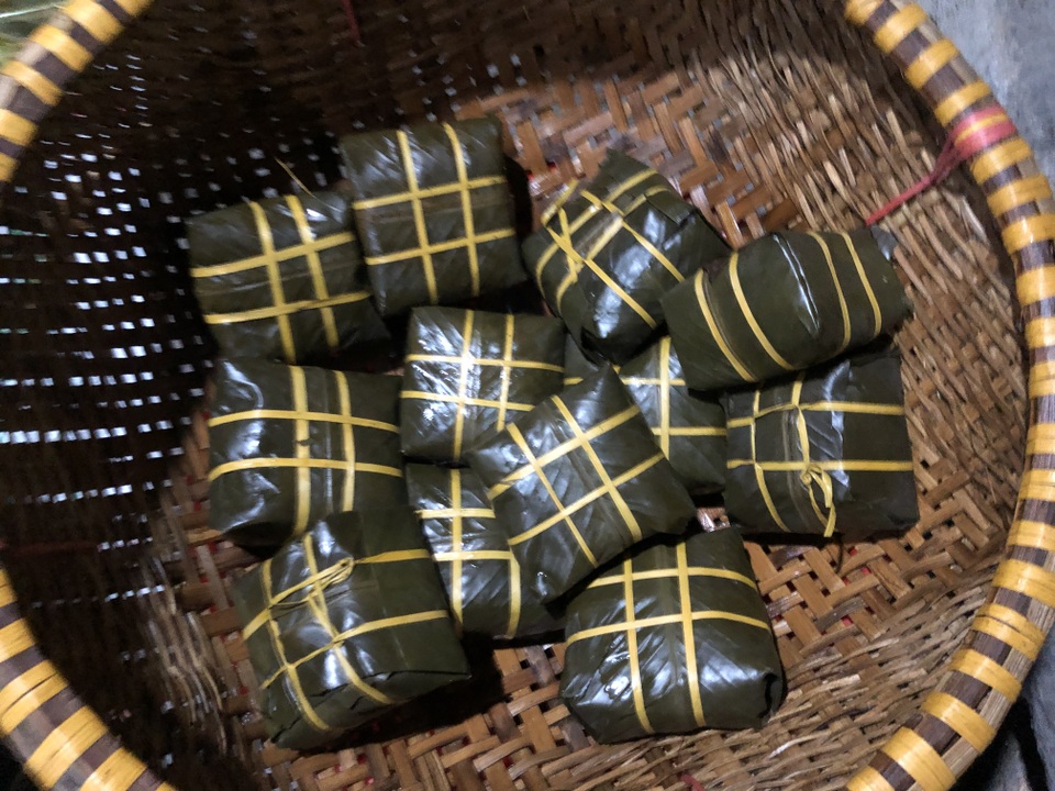 Thâu đêm nấu bánh chưng phục vụ ngày cúng ông Táo - 4 Thâu đêm nấu bánh chưng phục vụ ngày cúng ông Táo - 4