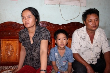 Bé trai chết thương tâm sau khi bị nghi ngờ trộm tiền