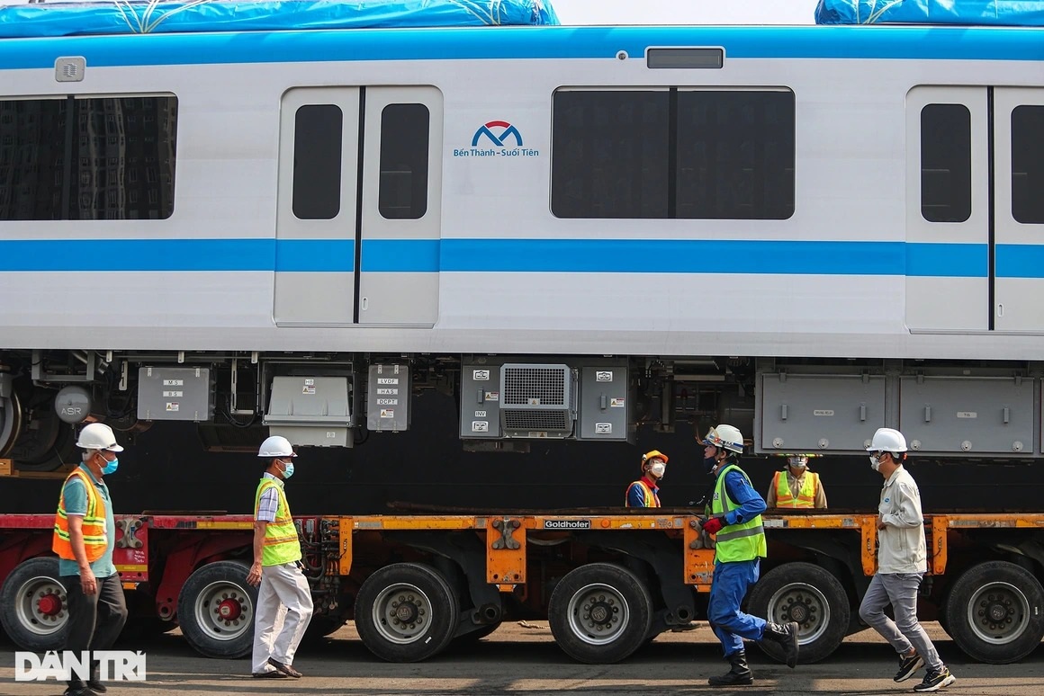 Cận cảnh 6 toa tàu Metro Số 1 cập cảng Khánh Hội ở TPHCM - 8 Cận cảnh 6 toa tàu Metro Số 1 cập cảng Khánh Hội ở TPHCM - 8