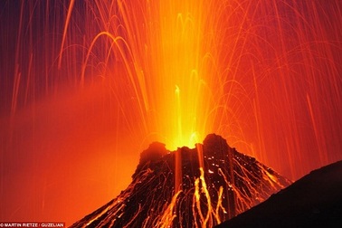 Ảnh đẹp ấn tượng của người “đi săn núi lửa”