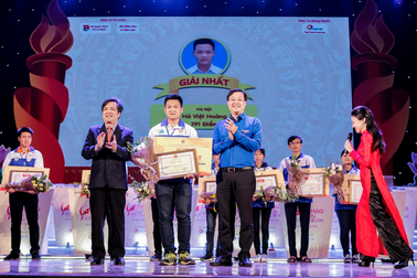 Thí sinh Olympia vô địch cuộc thi Tự hào Việt Nam 2017