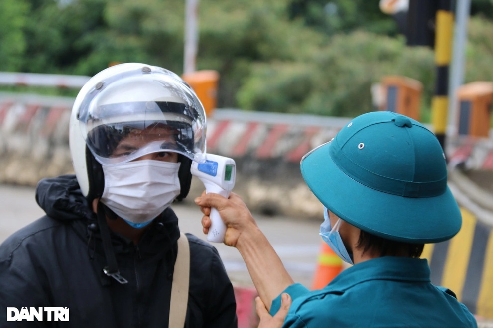 Hàng nghìn người từ phía Nam đổ về cửa ngõ Tây Nguyên trước giờ G - 8 Hàng nghìn người từ phía Nam đổ về cửa ngõ Tây Nguyên trước giờ G - 8