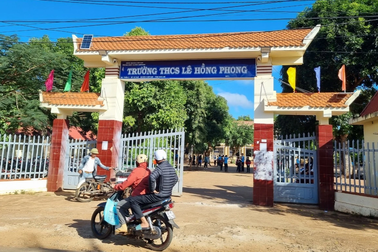 Thầy giáo đánh học sinh chảy máu mũi