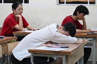 “Trường đậu báo rớt, trường rớt báo đậu”, nam sinh tìm đủ hướng xử lý