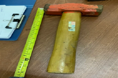 Nghi án mẹ dùng búa đánh con trai tử vong