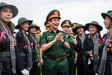 Đại tướng Phan Văn Giang kiểm tra, động viên các khối tham gia diễu binh