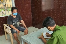 Bất chấp giãn cách, nam thanh niên vẫn quyết trèo rào vào nhà bạn gái