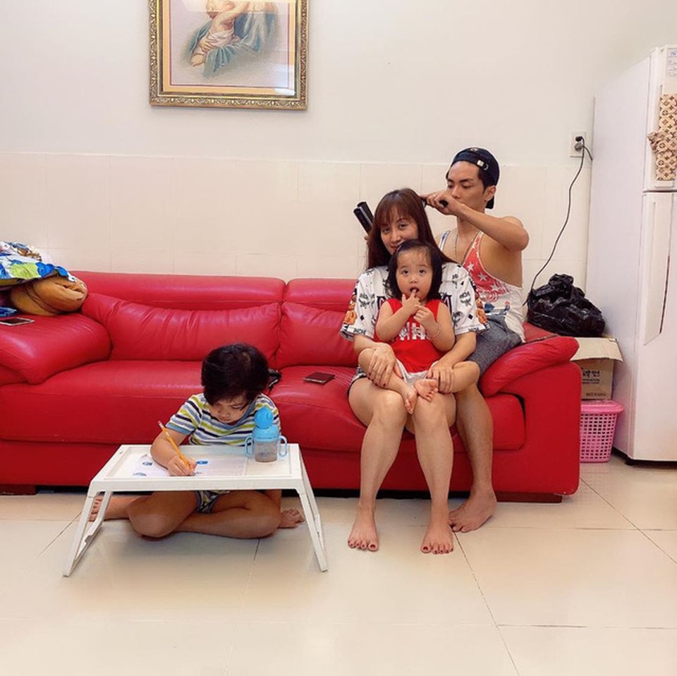 Ngắm khu vườn ngập hoa hồng trên ban công của Khánh Thi- Phan Hiển - 3 Ngắm khu vườn ngập hoa hồng trên ban công của Khánh Thi- Phan Hiển - 3