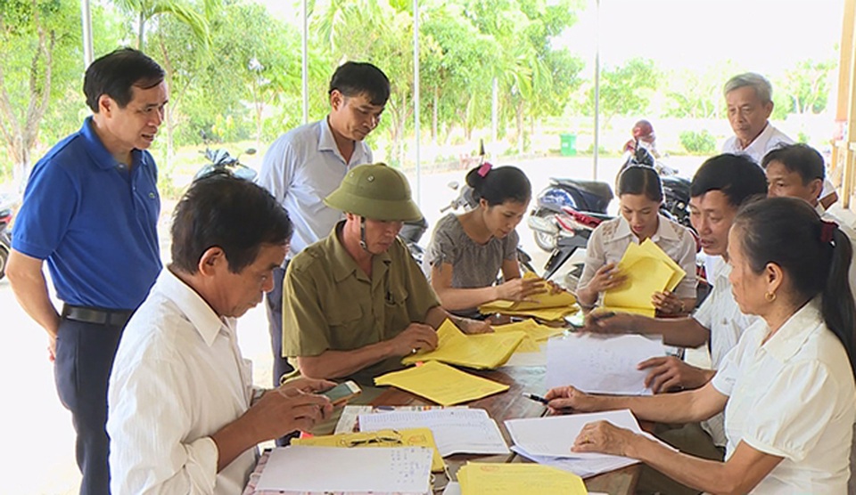 Hà Tĩnh: Nghỉ việc sớm, nhiều cán bộ và công chức xã nhận hơn 500 triệu đồng - 1 Hà Tĩnh: Nghỉ việc sớm, nhiều cán bộ và công chức xã nhận hơn 500 triệu đồng - 1