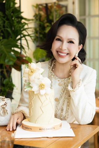 "Nữ hoàng ảnh lịch" Diễm My: Trẻ đẹp nhờ lạc quan, 31 năm chồng cưng chiều - 3